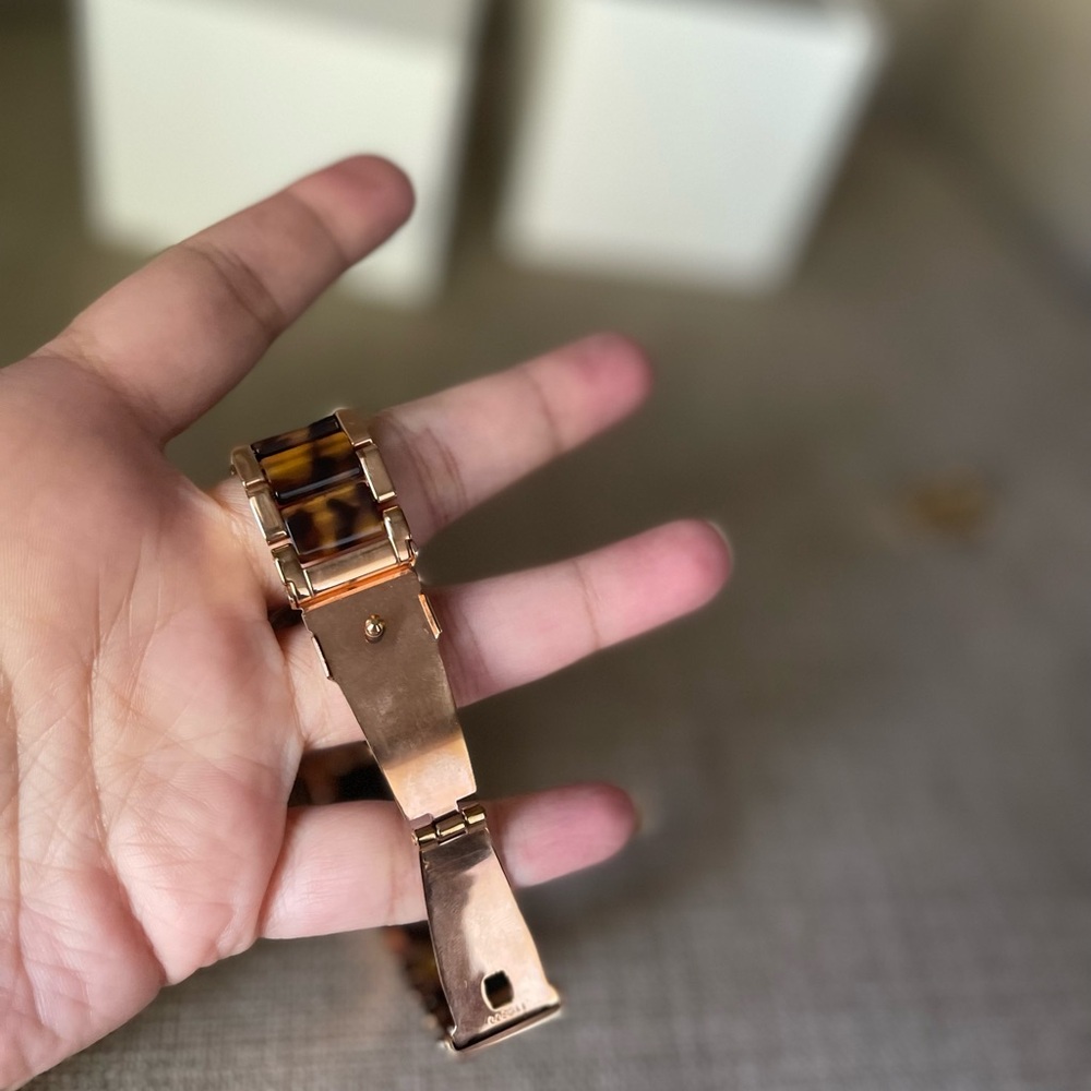 Authentic Michael kor women watch - Picture 4 of 6